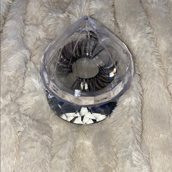 Lashes💕 - Picture 2 of 10